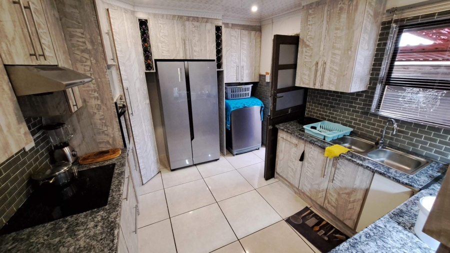 3 Bedroom Property for Sale in Lourierpark Free State